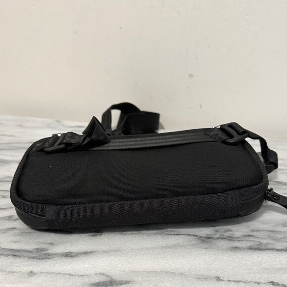 Alpaka keep moving forward Black Crossbody Bag NEW no tag unisex - Picture 10 of 12